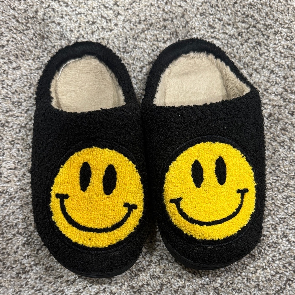 Black Smiley Face Slip-On Slippers